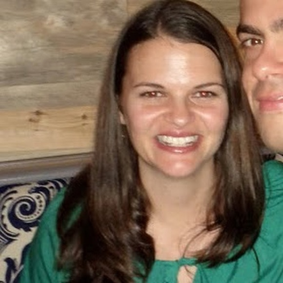 Profile Picture of Carolyn Rodon (@cmrodon) on Poshmark