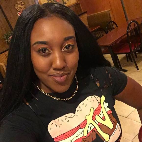 Profile Picture of Constance Alexander (@kimren11) on Poshmark