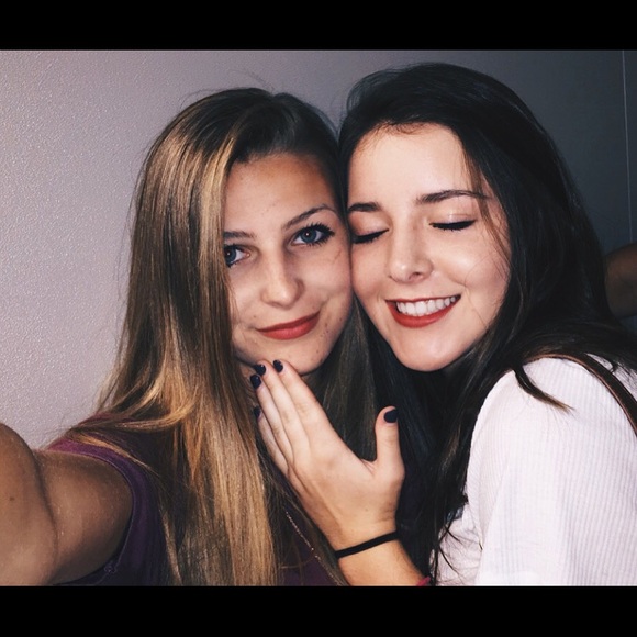 Profile Picture of Erin Emsley (@erinemsley) on Poshmark