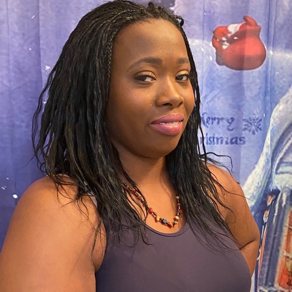 Profile Picture of Demirar Lowery (@miraluv2018) on Poshmark