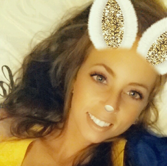 Profile Picture of Amanda Carlson (@acarlson46) on Poshmark