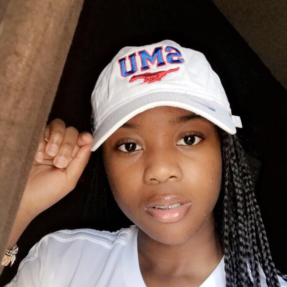 Profile Picture of Cindy Mcnair (@cindy2024) on Poshmark