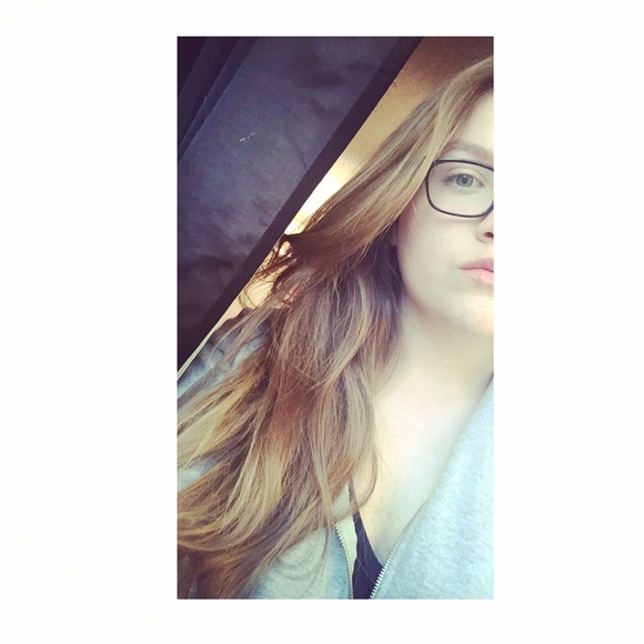 Profile Picture of Kayleigh Helmrich (@helmrich) on Poshmark