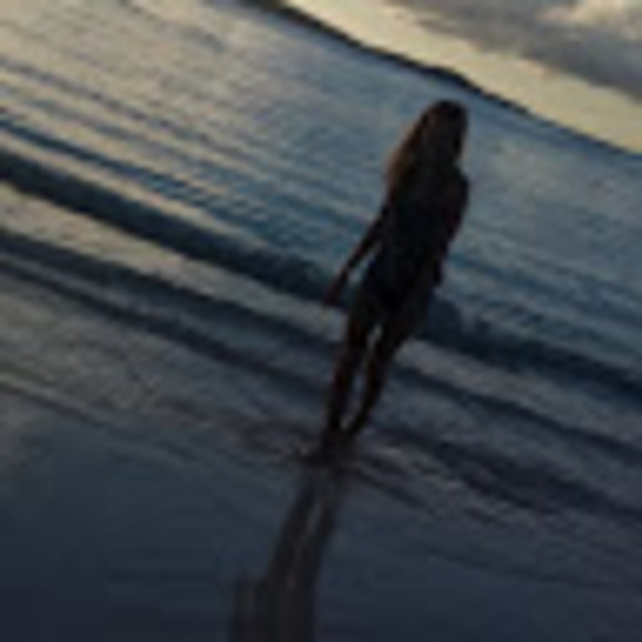 Profile Picture of Karolina Rhenman (@karolinarhenman) on Poshmark