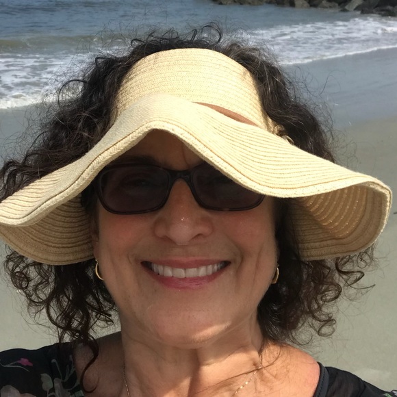 Profile Picture of Cheryl Mceneaney (@cherimac1) on Poshmark