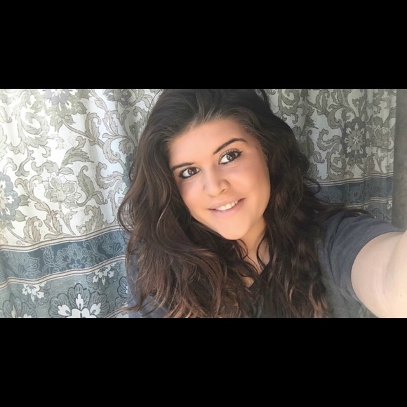 Profile Picture of Colleen Grehlinger (@cgrehlinger143) on Poshmark