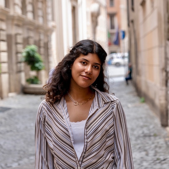 Profile Picture of Annika Thiim (@annikat838) on Poshmark