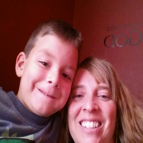 Profile Picture of Tonia Isch (@dougntonia) on Poshmark