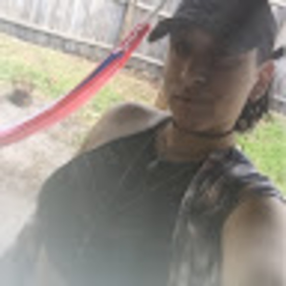 Profile Picture of Aisha Gonzalez (@agonzalez063094) on Poshmark