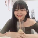 Profile Picture of • 弯 弯 || 温 紫 欣 • (@arielwan._) on Instagram