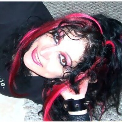 Profile Picture of Diane Wigdzinski (@FridaeThe13th) on Twitter