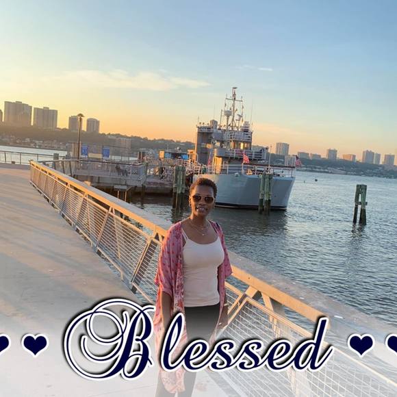 Profile Picture of Sueling Latham (@suelingl) on Poshmark