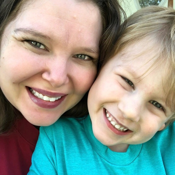 Ashley Brazelton - Poshmark Profile Picture of Ashley Brazelton (@ashleybrazelton) on Poshmark