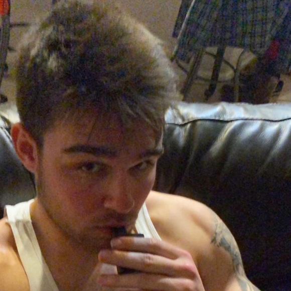 Profile Picture of Dillon Hott (@dhott06) on Poshmark
