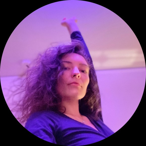 Profile Picture of Emma Lesser (@emmalesser) on Poshmark