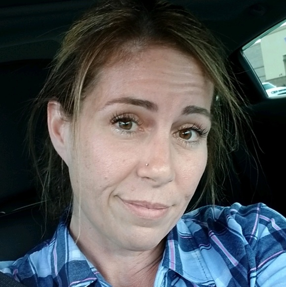 Profile Picture of Stephanie Moebius (@stephlmoe3) on Poshmark