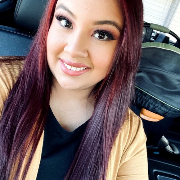 Profile Picture of Vanessa Aguilar (@vanessaaguil376) on Poshmark