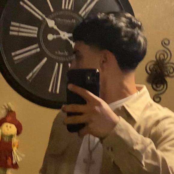 Profile Picture of Cisco Gonzalez (@kikin_gonzalez) on Poshmark