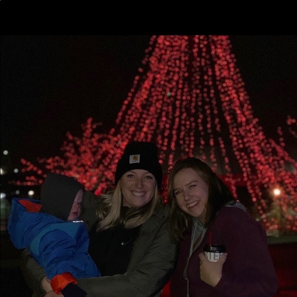 Profile Picture of Kailey Mcfadden-peterson (@kaileybelle3200) on Poshmark