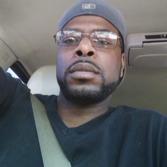 Profile Picture of Derrick Sutton (@dsuttonlive43) on Poshmark