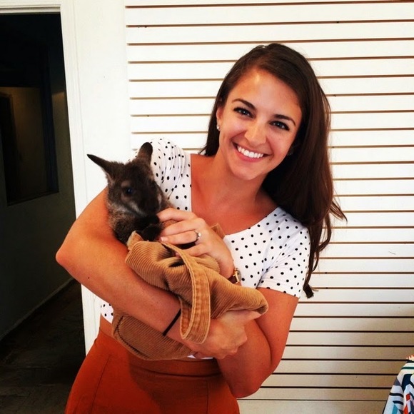 Profile Picture of Lindsey Pakula (@llpakula) on Poshmark