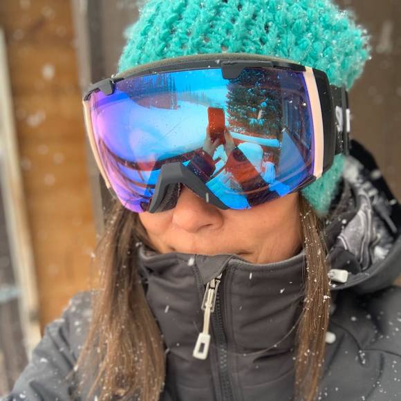 Profile Picture of Crystal Bowen (@deweybowen) on Poshmark