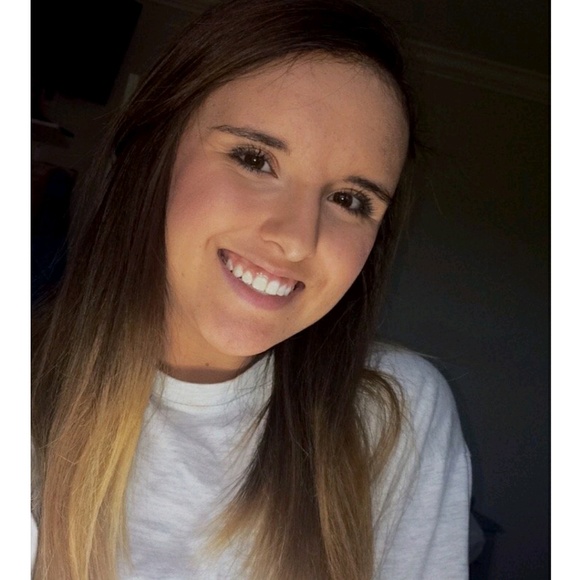 Profile Picture of Jasmine Carolyne (@jasminecarolyne) on Poshmark