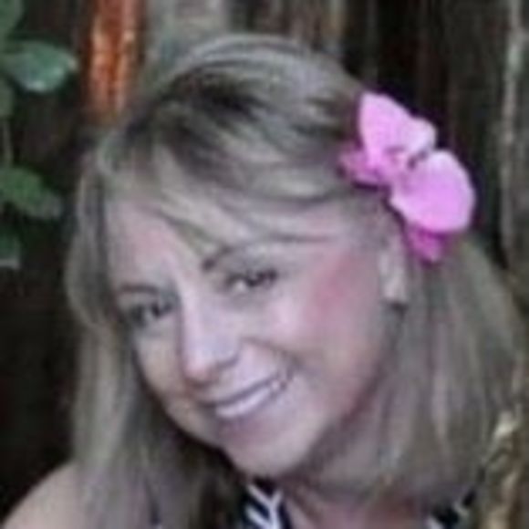 Profile Picture of Lorrie Hetmer-todd (@lorrie_h) on Poshmark