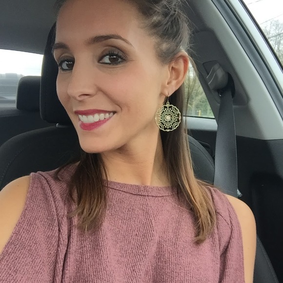 Profile Picture of Frankie Alloco (@frankiealloco) on Poshmark