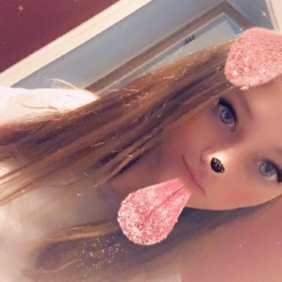 Profile Picture of Julia Borderson Twitter