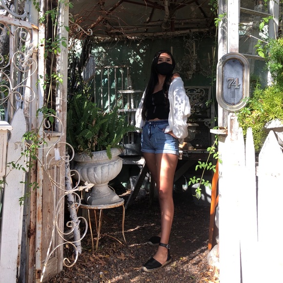 Profile Picture of Rose Tello (@rosetello) on Poshmark