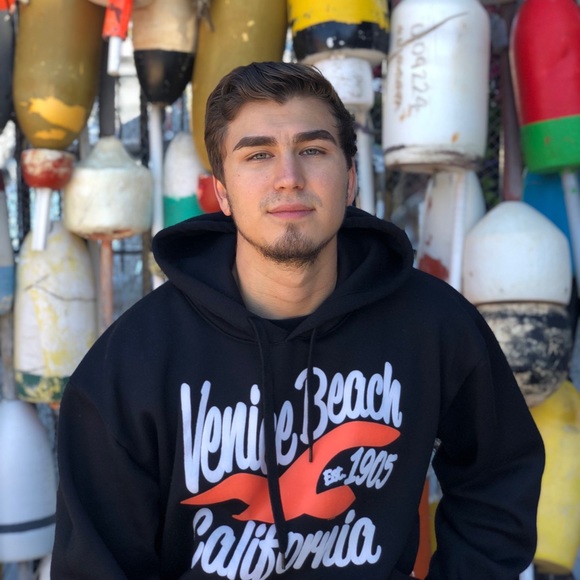 Daniel Mahurin - Poshmark Profile Picture of Daniel Mahurin (@dannymahurin) on Poshmark