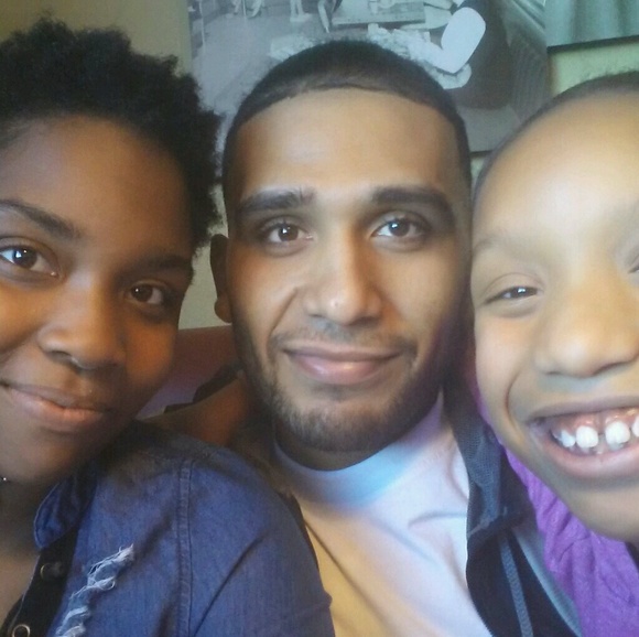 Profile Picture of Shante Faint (@pretty_n_ish) on Poshmark