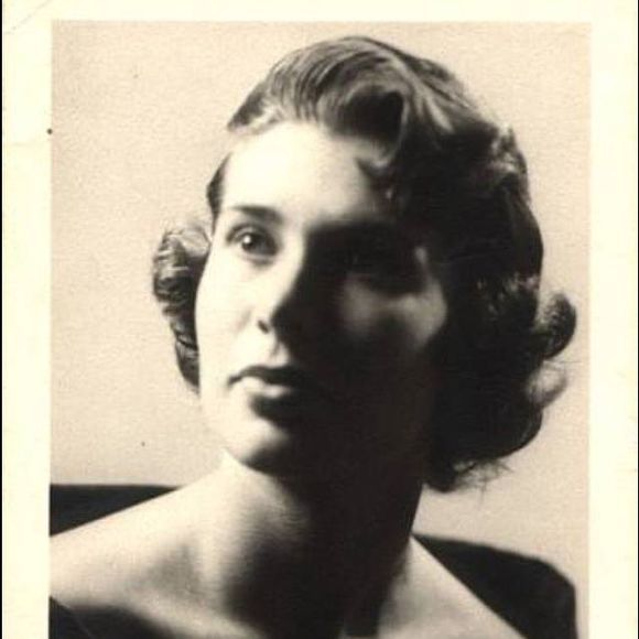 Profile Picture of Mimi Long (@sitkarose) on Poshmark