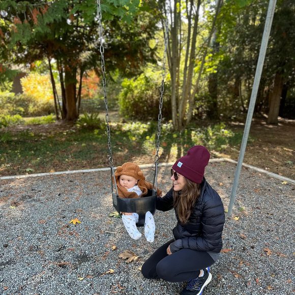 Profile Picture of Angela Floesser (@angelafloesser) on Poshmark