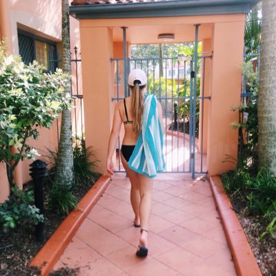 Profile Picture of Olivia Weir (@ViaWeir) on Twitter