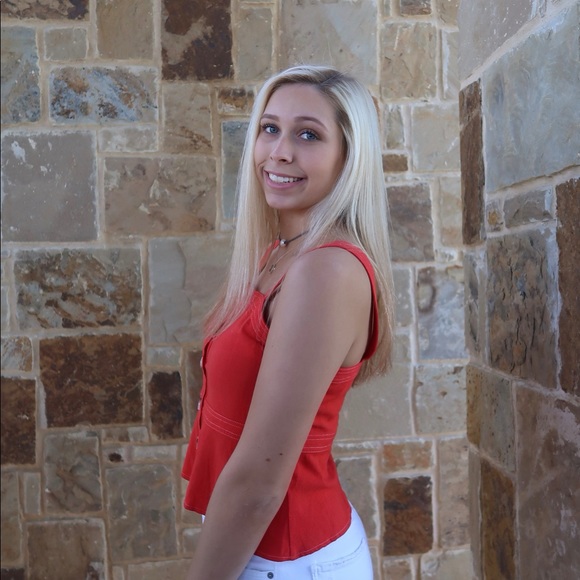 Profile Picture of Lauren Keehr (@keehr75) on Poshmark