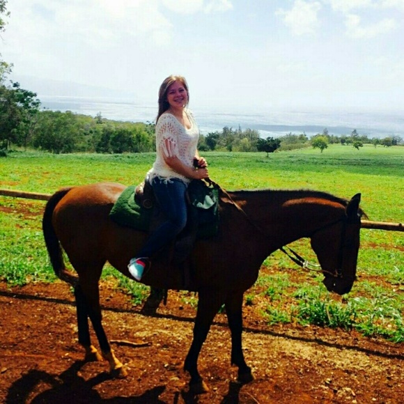 Profile Picture of Kiara Hollibough (@kiarakh) on Poshmark