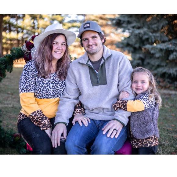 Profile Picture of Monika Yex (@monmon89) on Poshmark