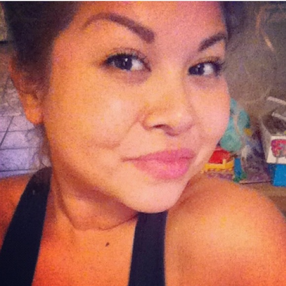 Profile Picture of Shelly Kanae (@oceasea) on Poshmark