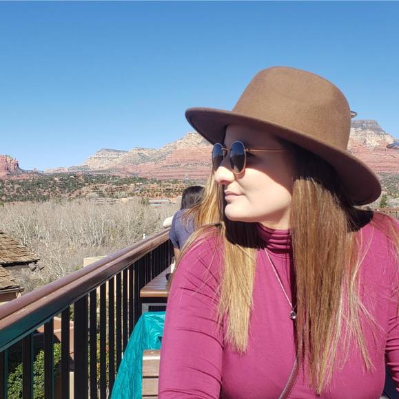 Profile Picture of April Daniels (@aprildaniels673) on Poshmark