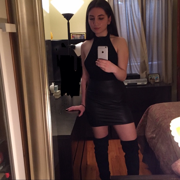 Profile Picture of Krystal Toumanidis (@krystaltoum3) on Poshmark