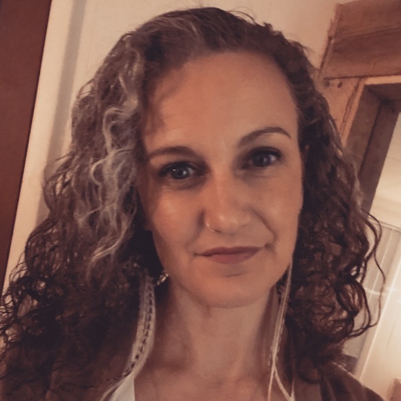 Profile Picture of Karen Formisano (@kfo77) on Poshmark