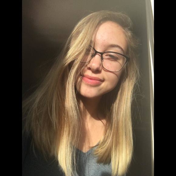 Profile Picture of Emily Mattison (@sports_345) on Poshmark