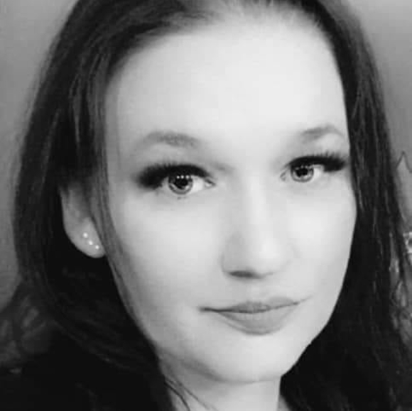 Profile Picture of Krystal Bates (@krystal_bates) on Poshmark