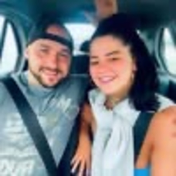 Profile Picture of Érika Bussières (@erikalivia1920) on Poshmark