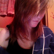 Profile Picture of Amanda Lloyd (@Imtornbetween2) on Youtube