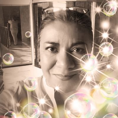 Profile Picture of Elizabeth Paz (@Elipaz71) on Twitter