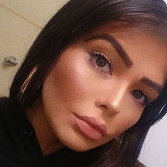 Profile Picture of Roseanna Quintal (@queenroseanna) on Poshmark