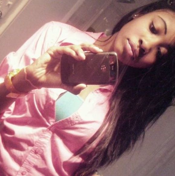 Dominique Lasee - Poshmark Profile Picture of Dominique Lasee (@prettiegurl1) on Poshmark